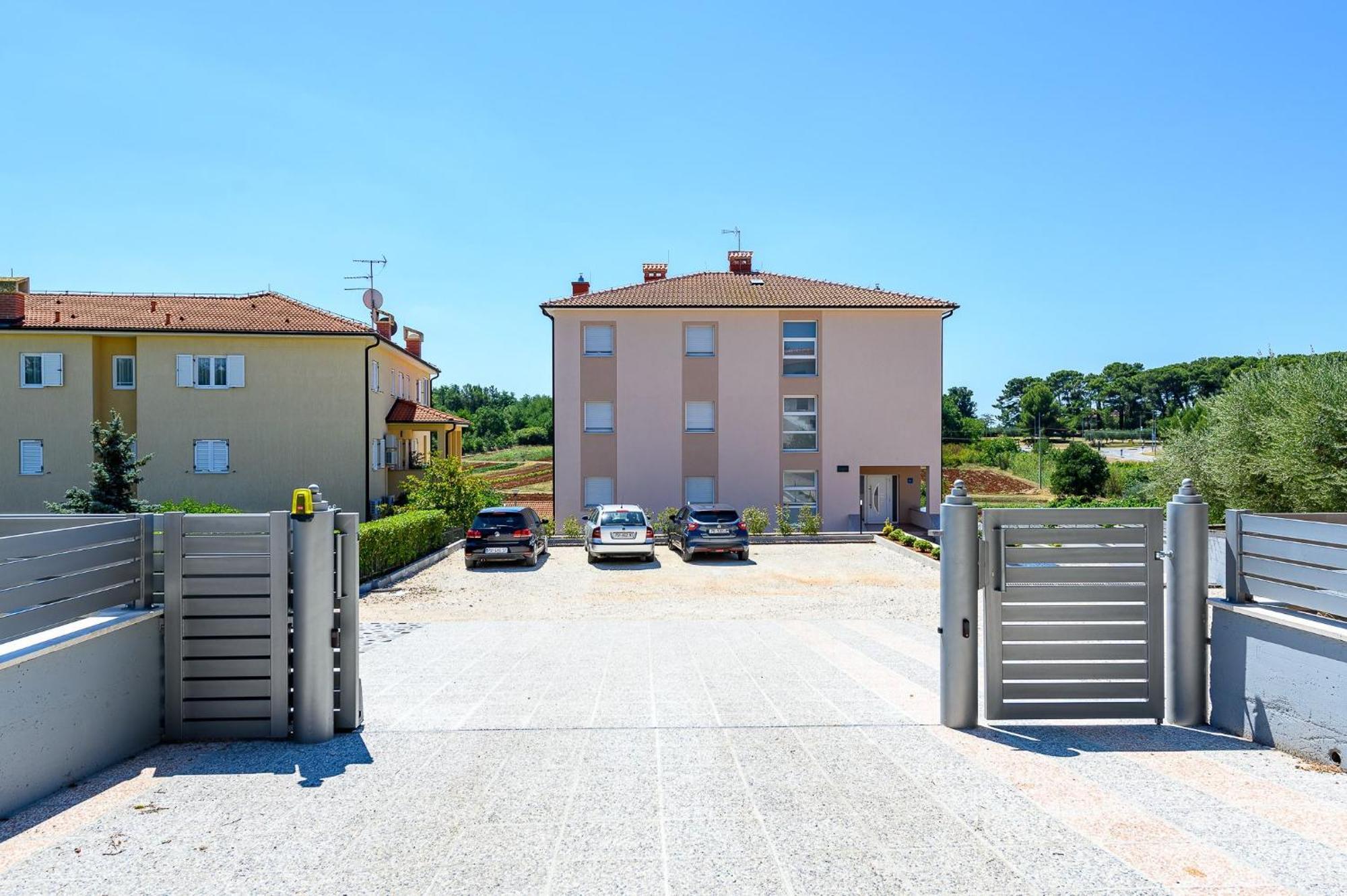 Stancija Amorozo 5 - Apartment N. 7 Porec Esterno foto
