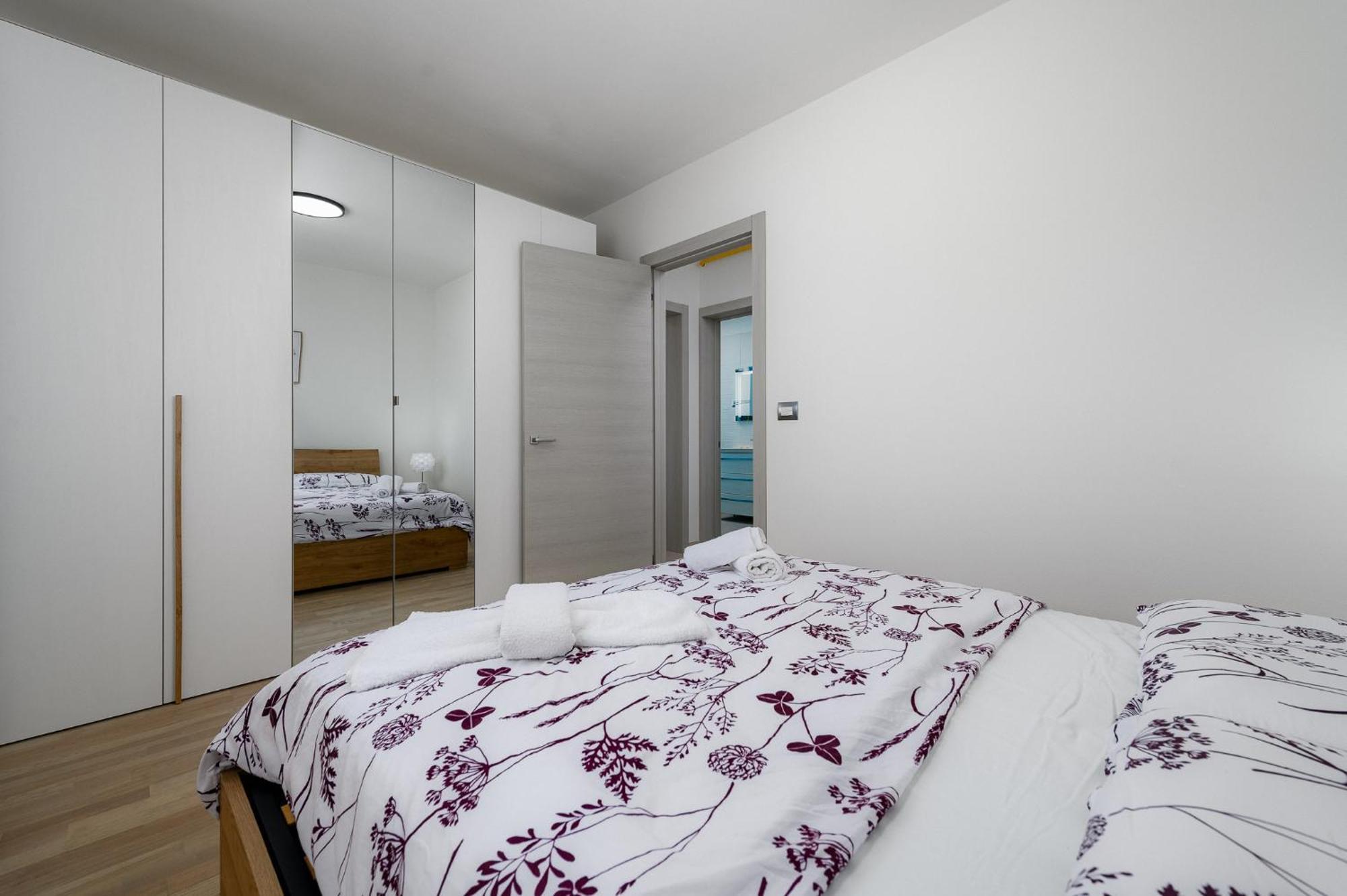 Stancija Amorozo 5 - Apartment N. 7 Porec Esterno foto