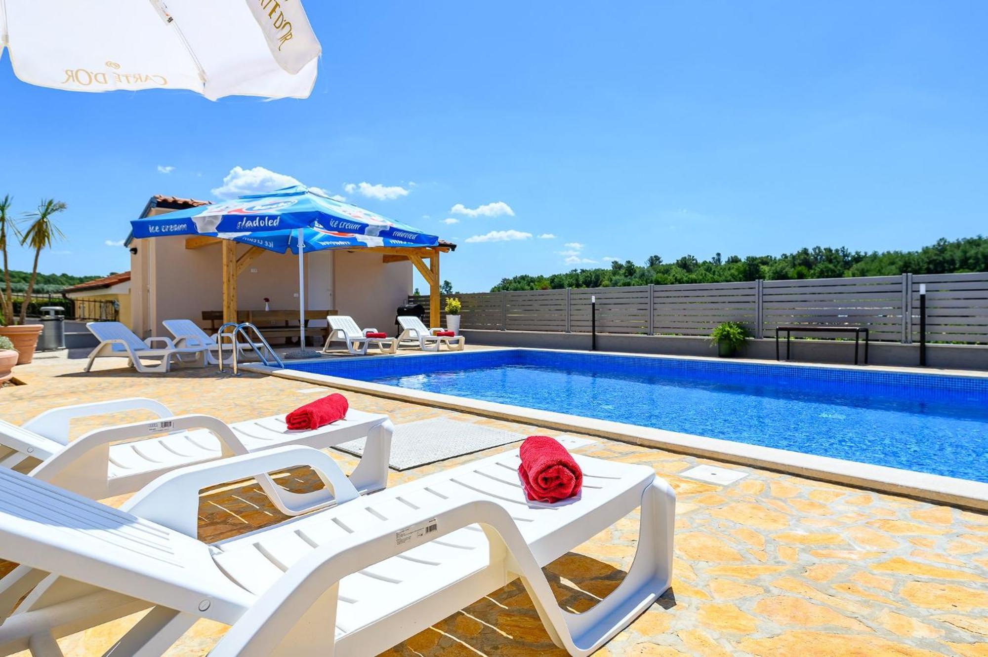 Stancija Amorozo 5 - Apartment N. 7 Porec Esterno foto