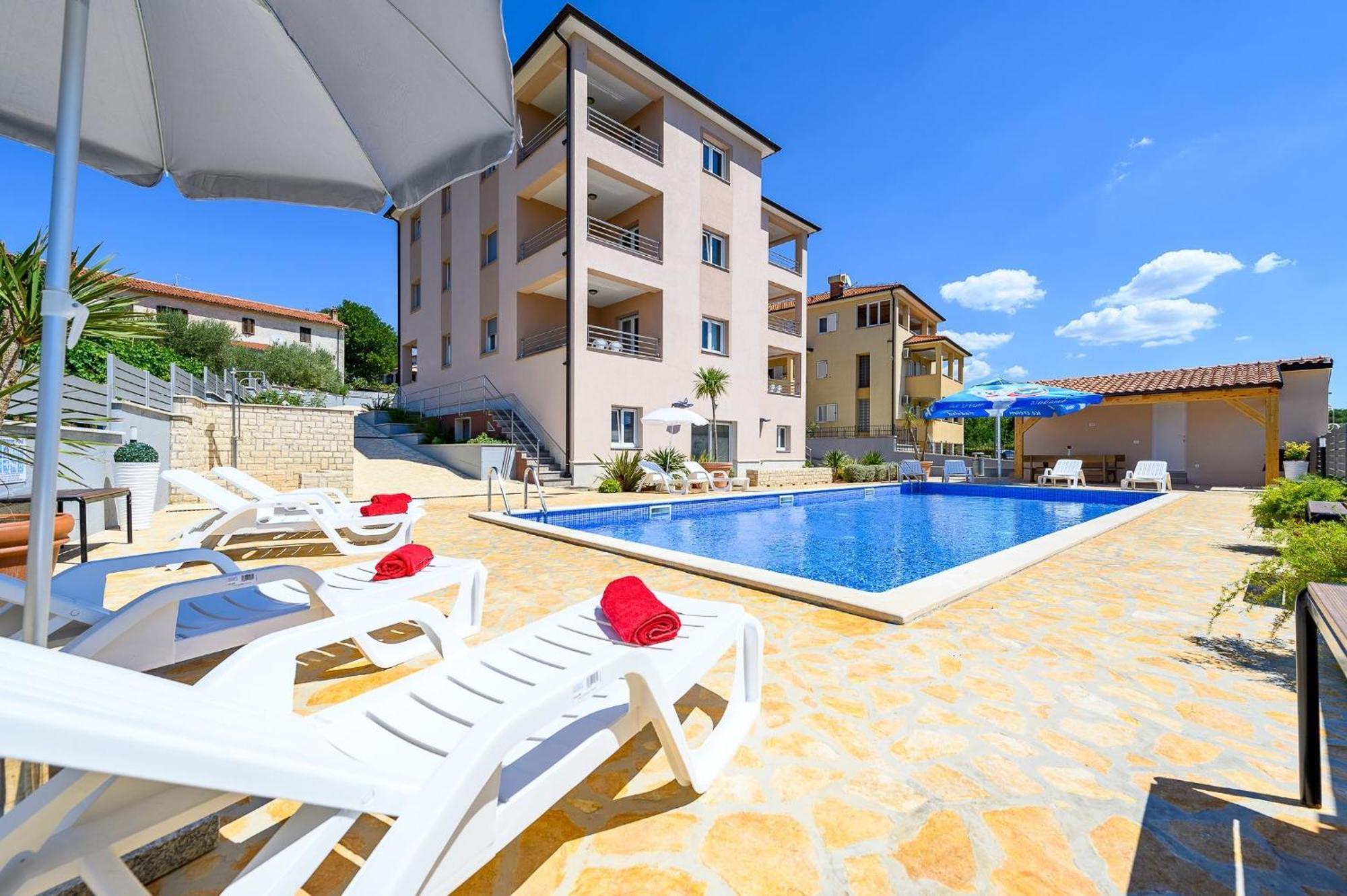Stancija Amorozo 5 - Apartment N. 7 Porec Esterno foto